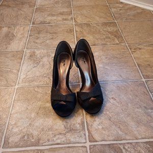 Mossimo black peep toe pumps with bow detail